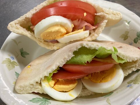 お弁当にも☆ピタパンでBLTEサンド